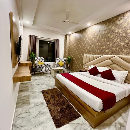 Hotel Laa Meridian - Heart Of Haridwar Exterior photo